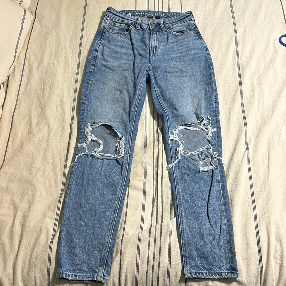 American Eagle Strigid Ripped Mom Jeans, Size 00 Short